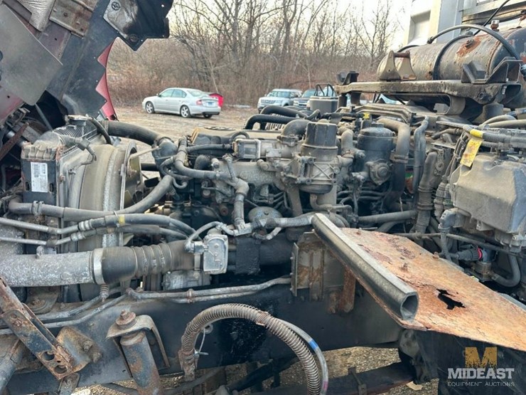 2013-ud-ud330-cab-over-truck-image-10