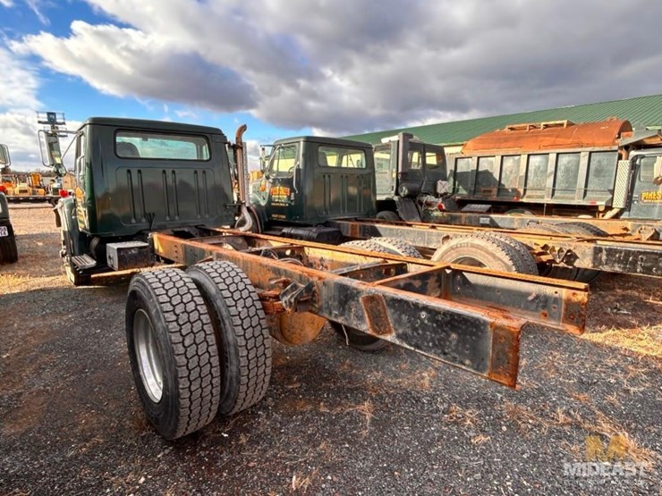 1989-international-1954-cab-and-chassis-truck-image-7