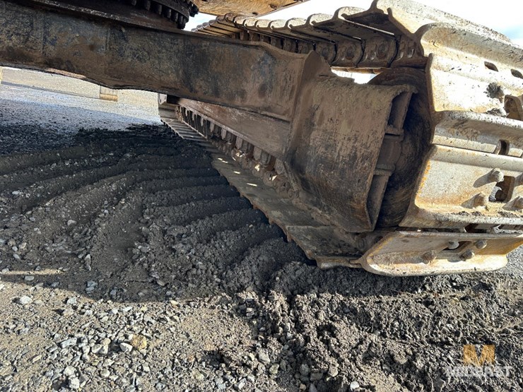 caterpillar-330d-image-25