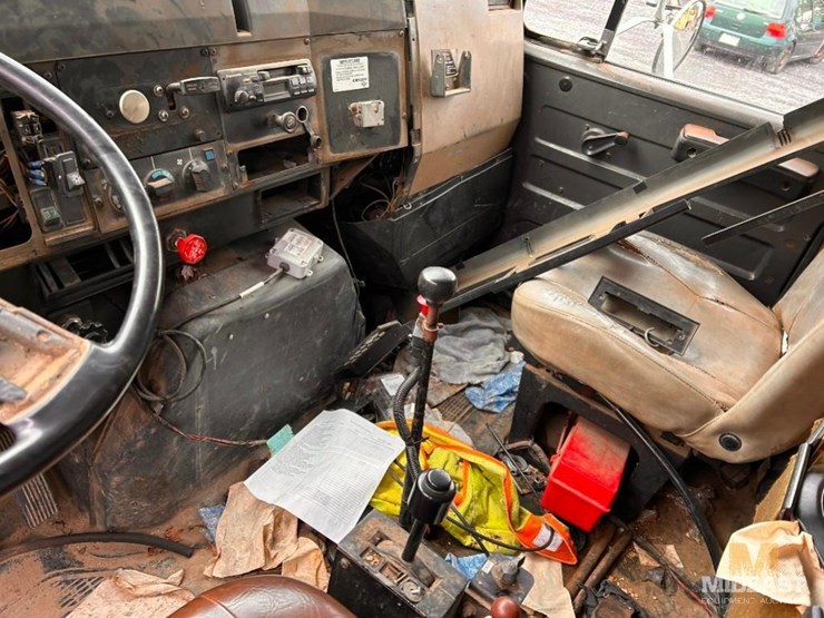 international-4900-image-18