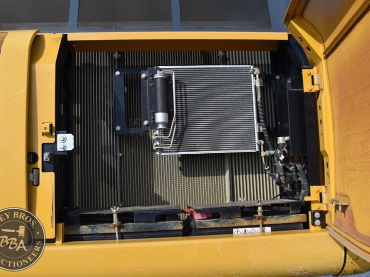 deere-380g-lc-image-16