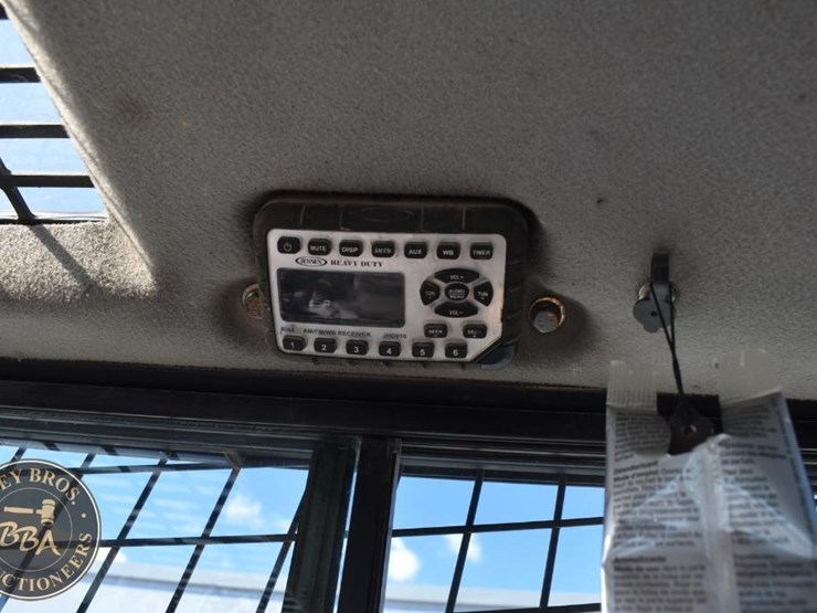 new-holland-c232-image-13