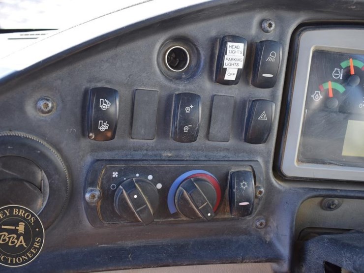 2014-caterpillar-730c-image-45