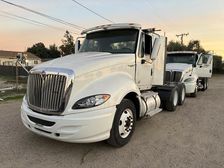 2013-international-prostar-image-1