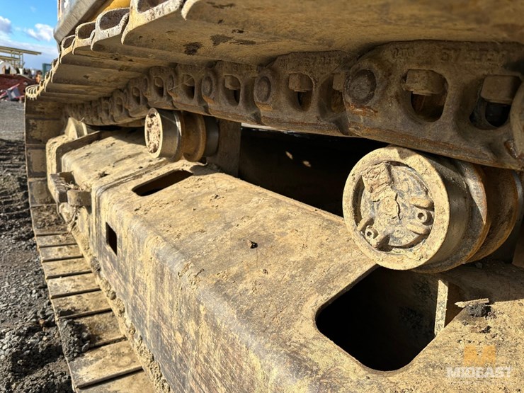 caterpillar-330d-image-21