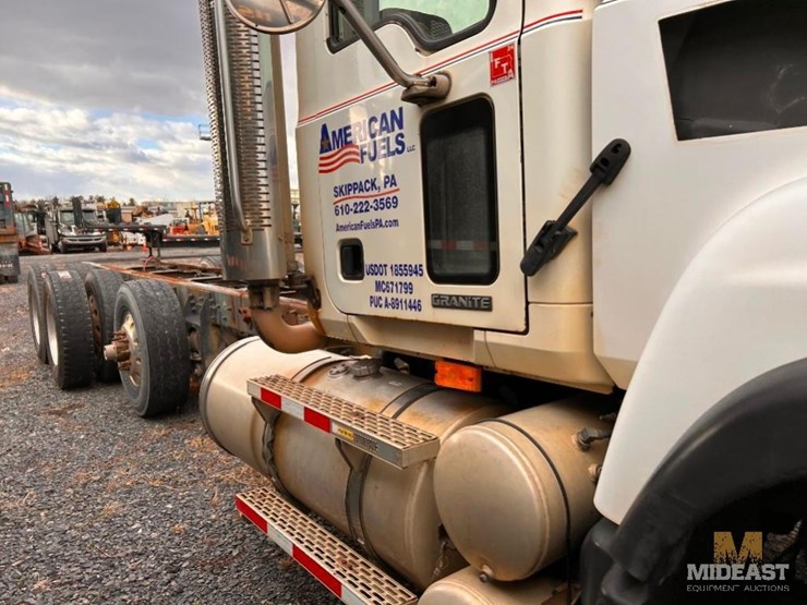 2006-mack-cv713-granite-cab-and-chassis-truck-image-13