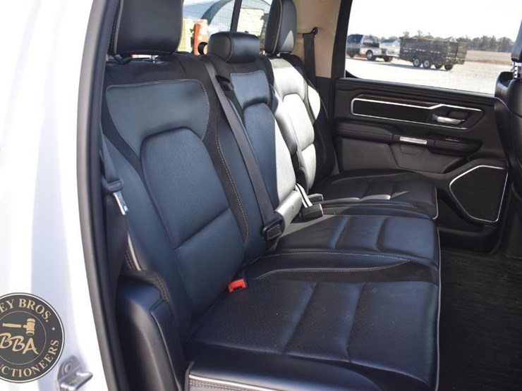 2021-ram-1500-laramie-image-34