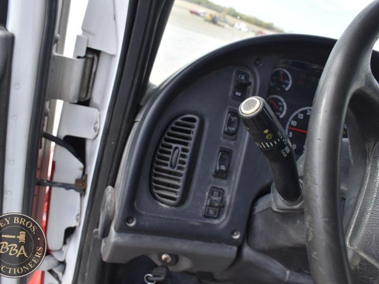 freightliner-business-class-m2-106-image-43