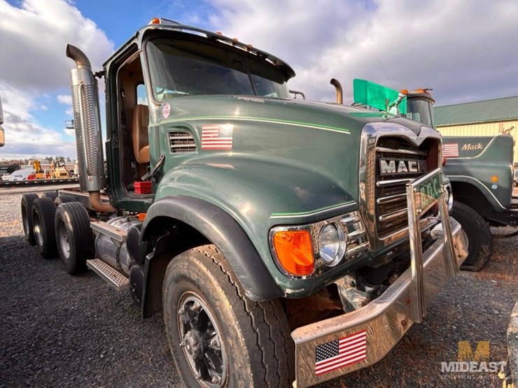 2002-mack-cv713-granite-triaxle-truck-image-10