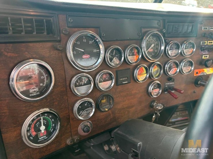 peterbilt-377-image-34