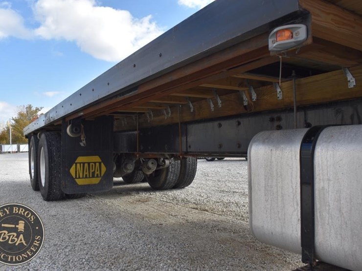 freightliner-business-class-m2-106-image-73