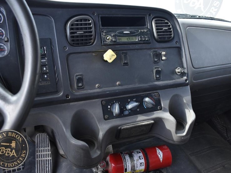 freightliner-business-class-m2-106-image-40