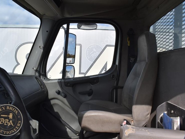 freightliner-business-class-m2-106-image-38