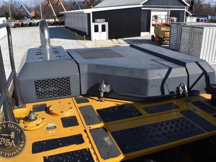 deere-380g-lc-image-50