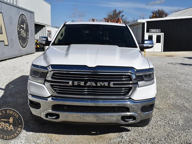 2021-ram-1500-laramie-image-8