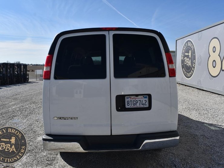 2019-chevrolet-express-2500-image-4