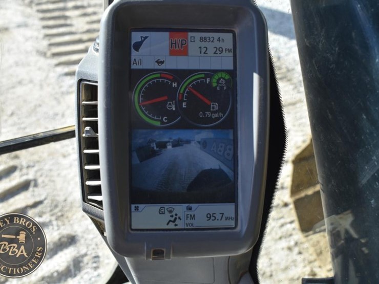 deere-380g-lc-image-63