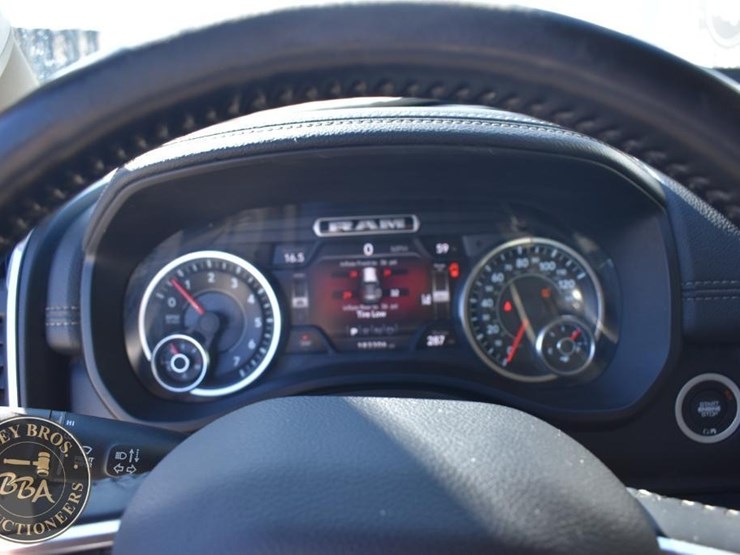 2021-ram-1500-laramie-image-23