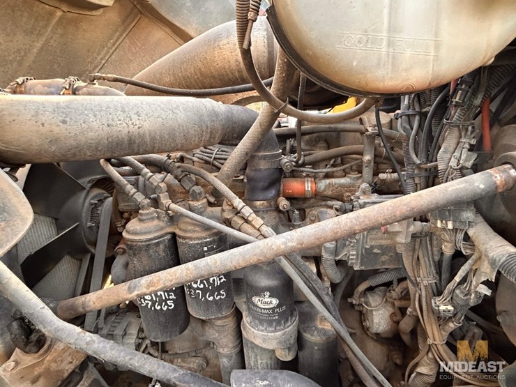 2002-mack-cv713-granite-triaxle-truck-image-12