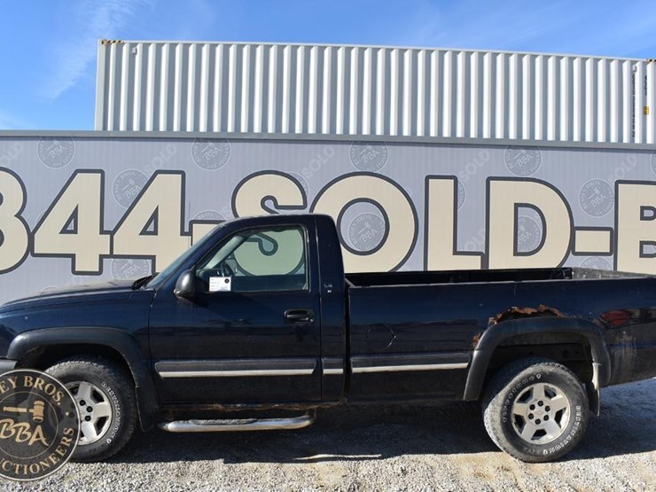 2005-chevrolet-silverado-1500-image-2