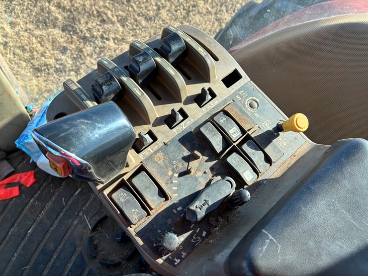 case-ih-210-image-14