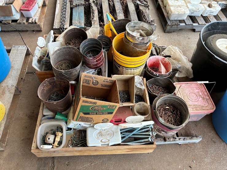 #17189-•-buckets-of-misc.-screws-image-2