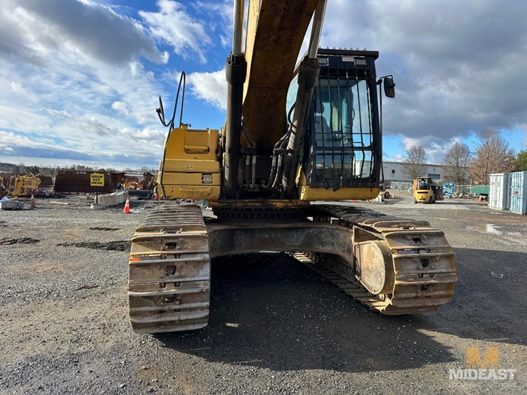 caterpillar-330d-image-12