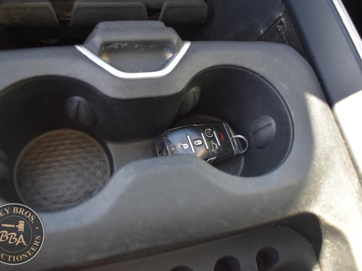 2021-ram-1500-laramie-image-21