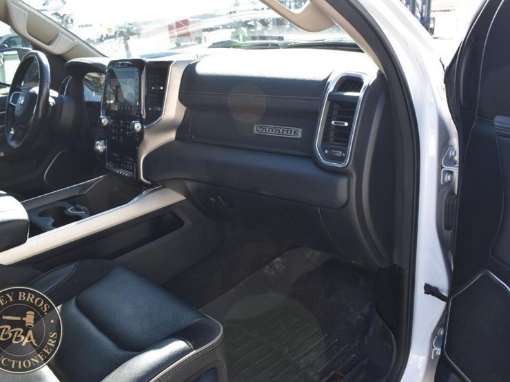 2021-ram-1500-laramie-image-36