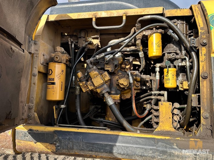 caterpillar-330d-image-36