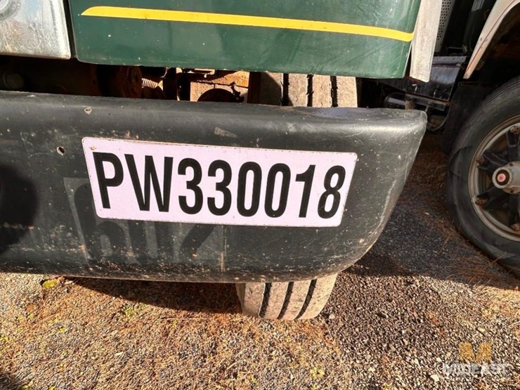 1989-international-1954-cab-and-chassis-truck-image-14