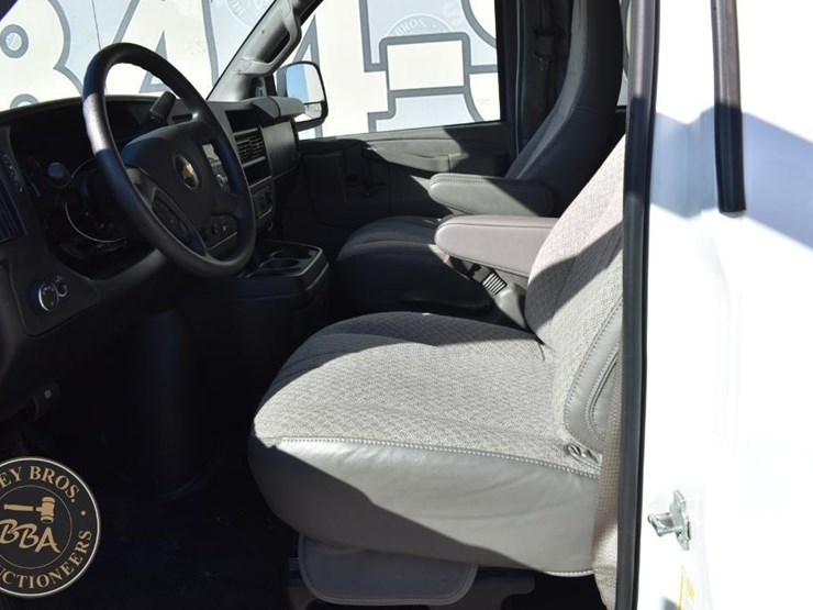 2019-chevrolet-express-2500-image-17