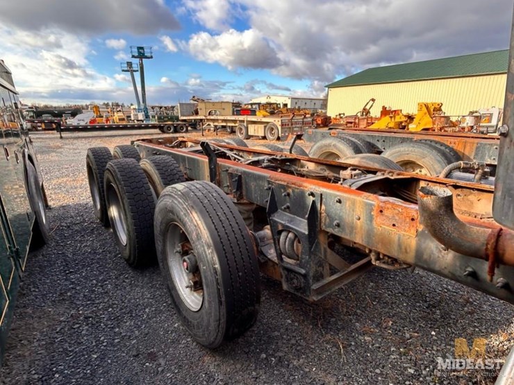 2002-mack-cv713-granite-triaxle-truck-image-9