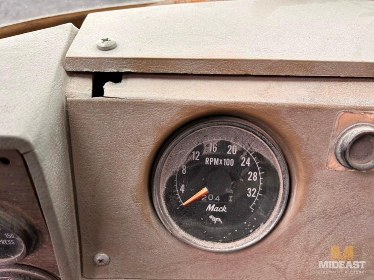 1975-dm685s-cab-and-chassis-truck,-aged-out.-image-18