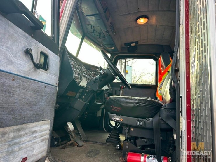 peterbilt-377-image-31