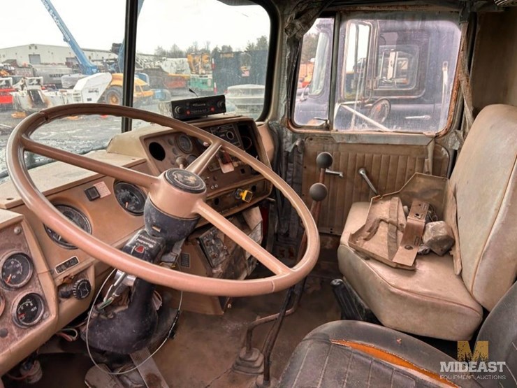 1985-mack-rd686s-image-19