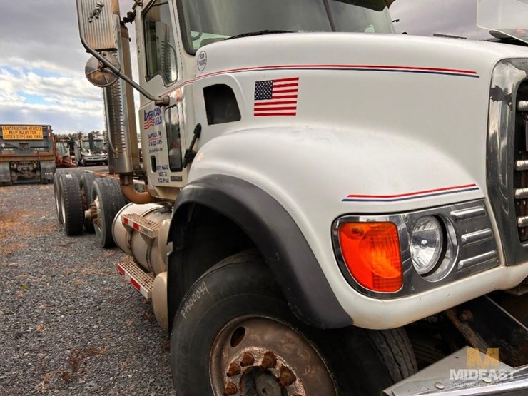 2006-mack-cv713-granite-cab-and-chassis-truck-image-12