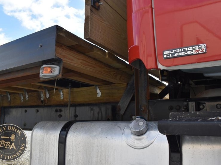 freightliner-business-class-m2-106-image-72