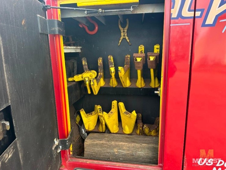 peterbilt-377-image-30