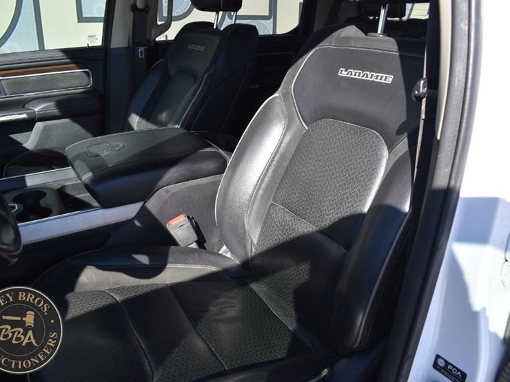 2021-ram-1500-laramie-image-19