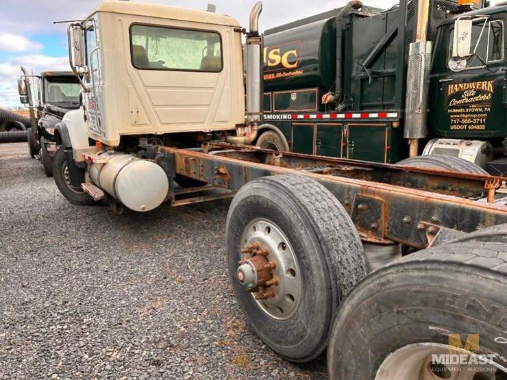 2006-mack-cv713-granite-cab-and-chassis-truck-image-4