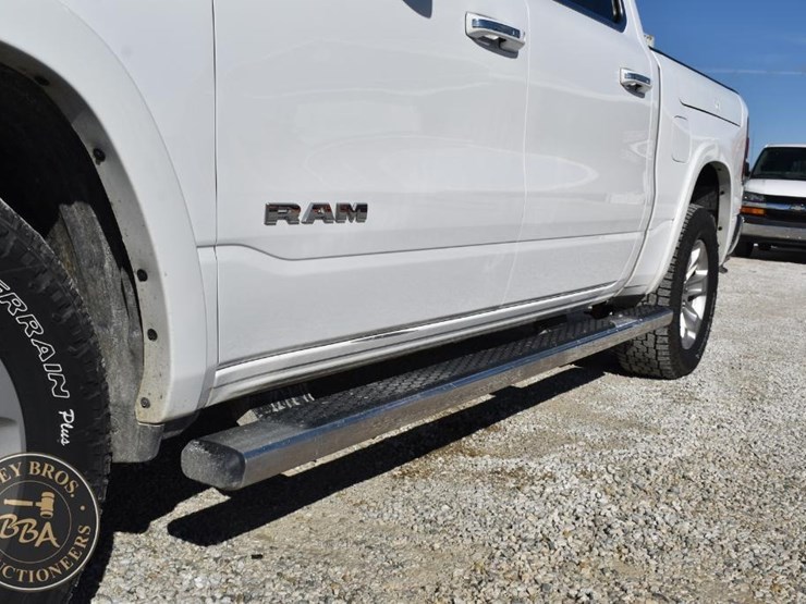 2021-ram-1500-laramie-image-10