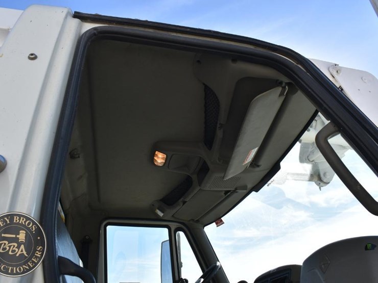 international-durastar-4300-image-37