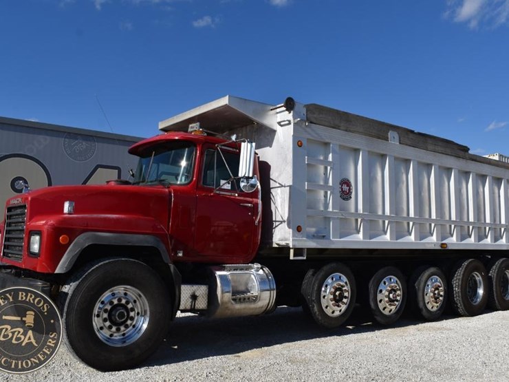 1997-mack-rd688s-image-1