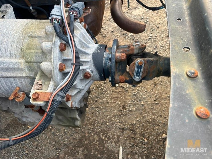 2013-ud-ud330-cab-over-truck-image-16