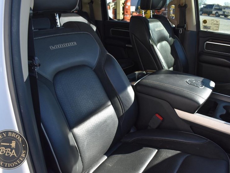 2021-ram-1500-laramie-image-38