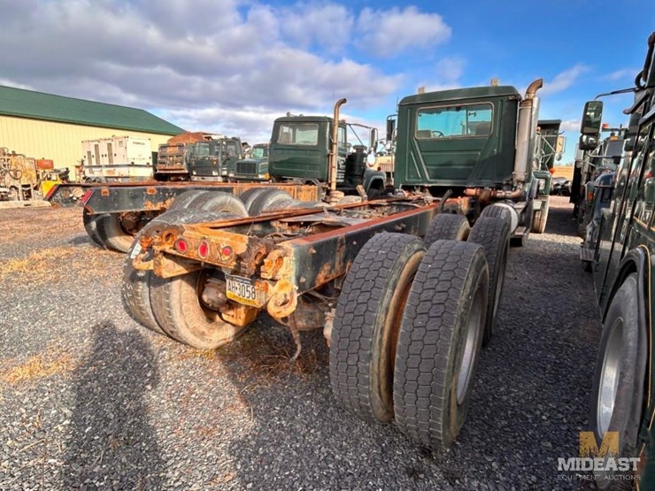 2002-mack-cv713-granite-triaxle-truck-image-7