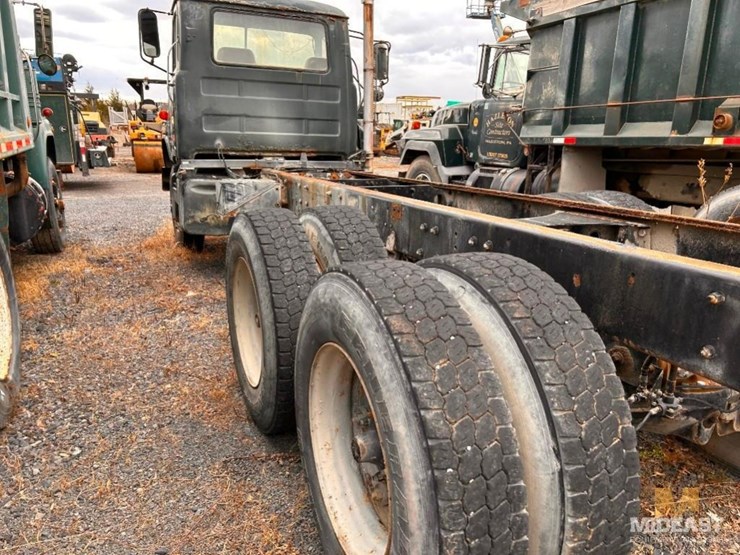 1975-dm685s-cab-and-chassis-truck,-aged-out.-image-11