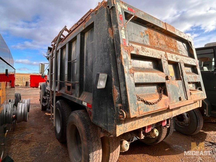 1990-international-f-4900-tandem-axle-dump-truck-image-9