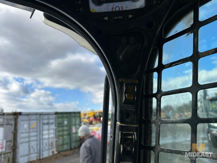 2017-bobcat-t870-image-17